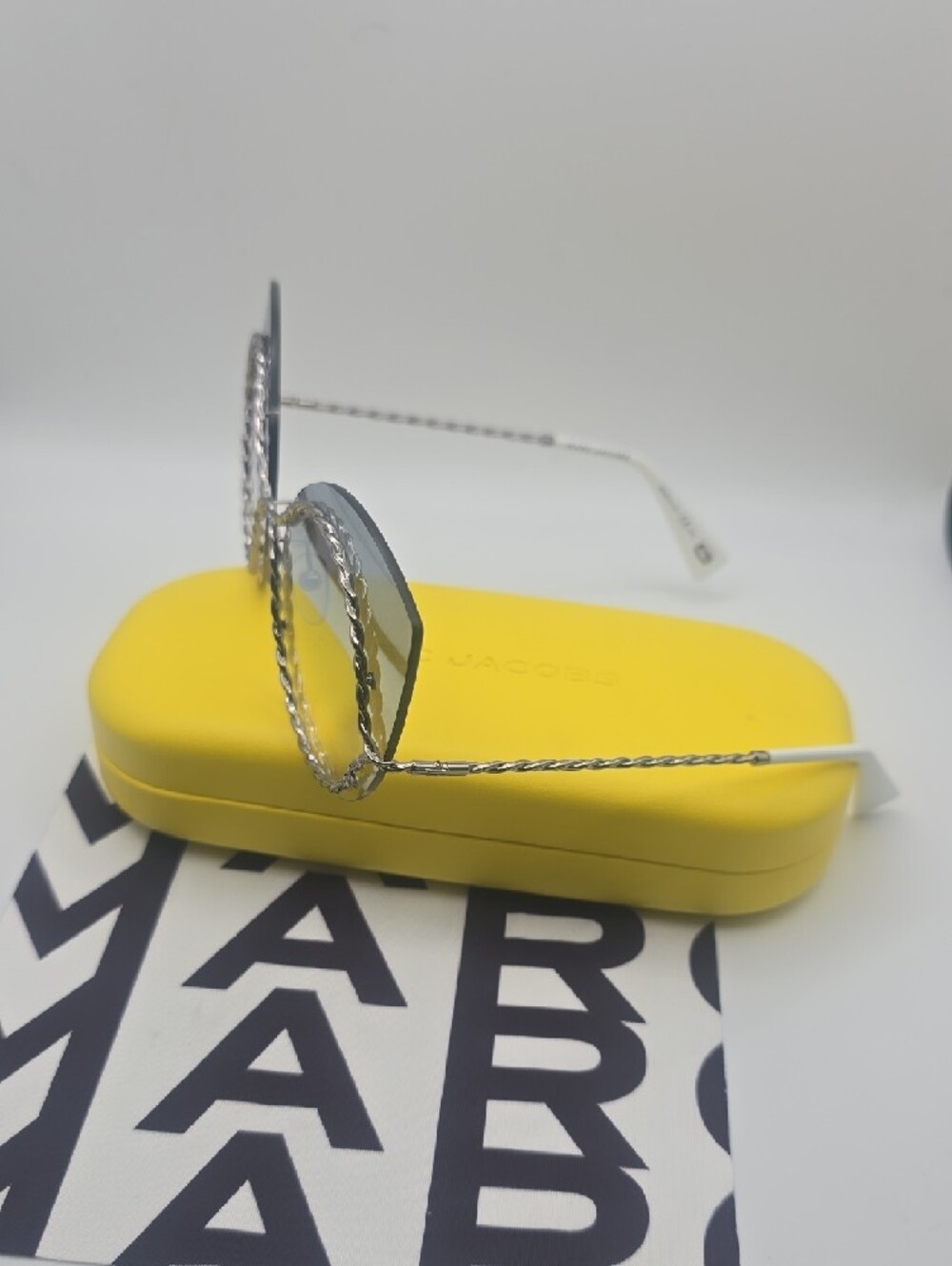 Marc Jacobs Silver Gradient Round Chain Cat-Eye Sunnies (FULL INC)(NWOT)🩶 - Picture 5 of 9